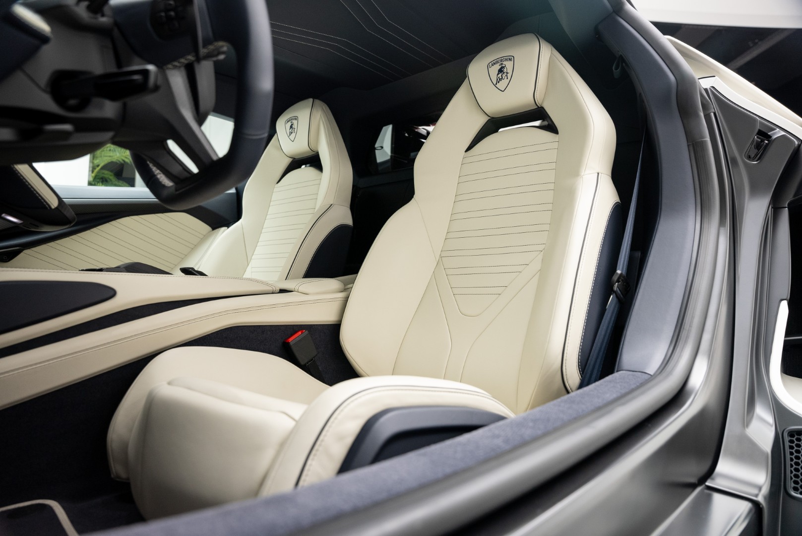 2024 LAMBORGHINI REVUELTO. FULL CARBON FIBER. STUNNING SPEC. MAIN DEALER WARRANTY AND SERVICE.